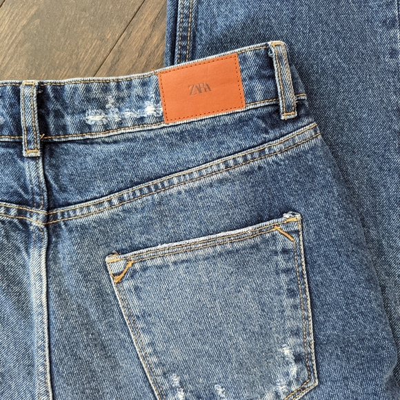 Zara Mom Fit HR Jeans - Picture 5 of 7